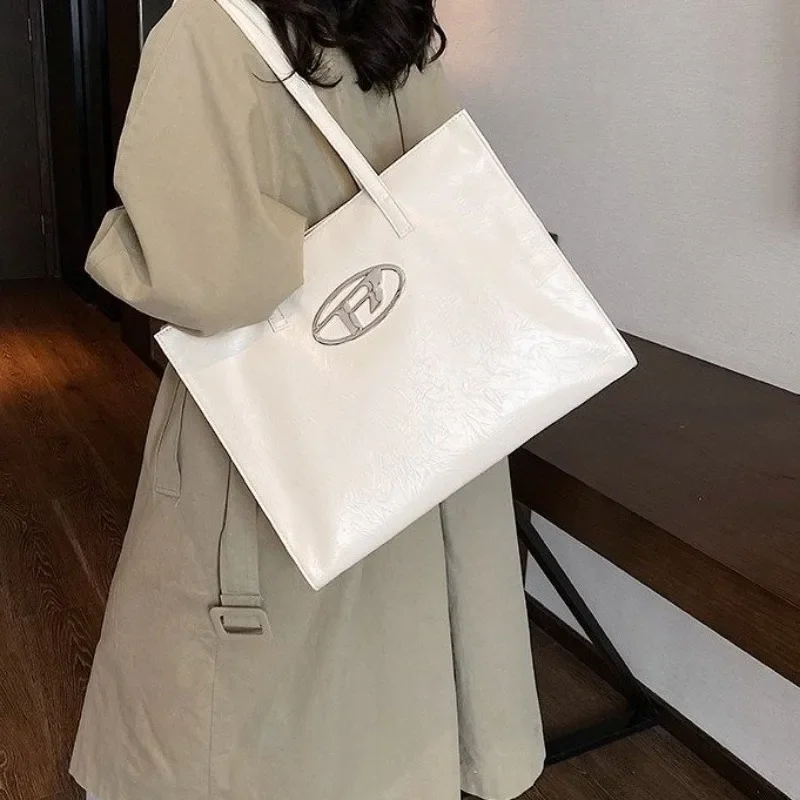 

Women's Fashionable Bag Chic Style For Those Who Appreciate Good Design And Aesthetics Tasteful