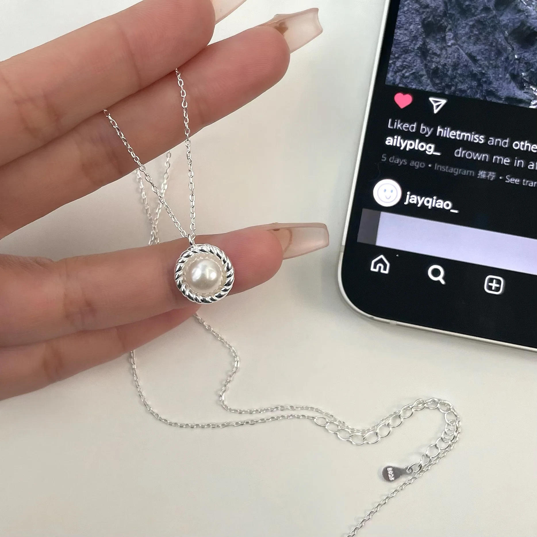 

S925 Sterling Silver Fried Dough Twists Round Brand Pearl Pendant Necklace Female Fashion Charm Collar Chain Necklace