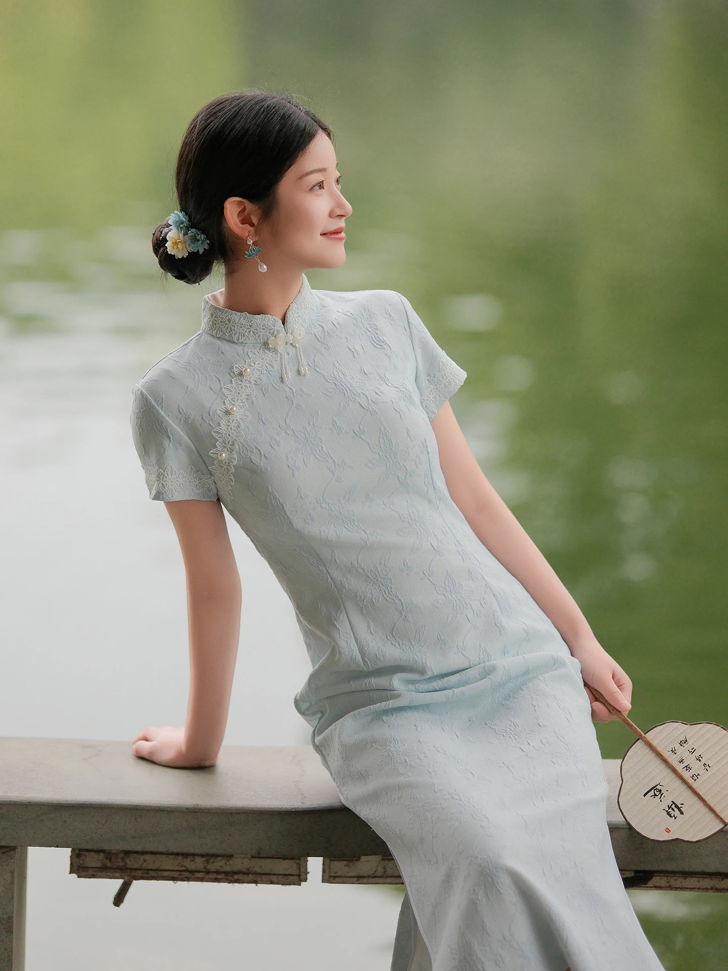 

Новая китайская одежда в стиле Дзяннань, маленький размер, коллекция 2026 года, новый национальный тренд, повседневная простая длинная одежда для девочек с коротким рукавом.