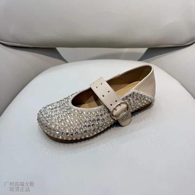 

‌2025 Summer New Women's Outdoor Casual Flat Shoes Soft Sole Round Toe Crystal Fashion Design Everyday Buckle Strap Footwear