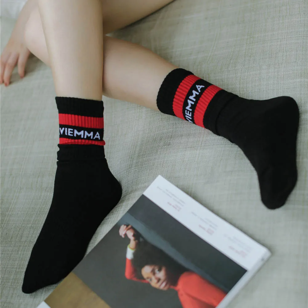 새로운 패션 컬러 블록 스트라이프 중반 종아리 스포츠 양말 남성 여성 통기성면 양말 야외 실행 농구 사이클링 양말