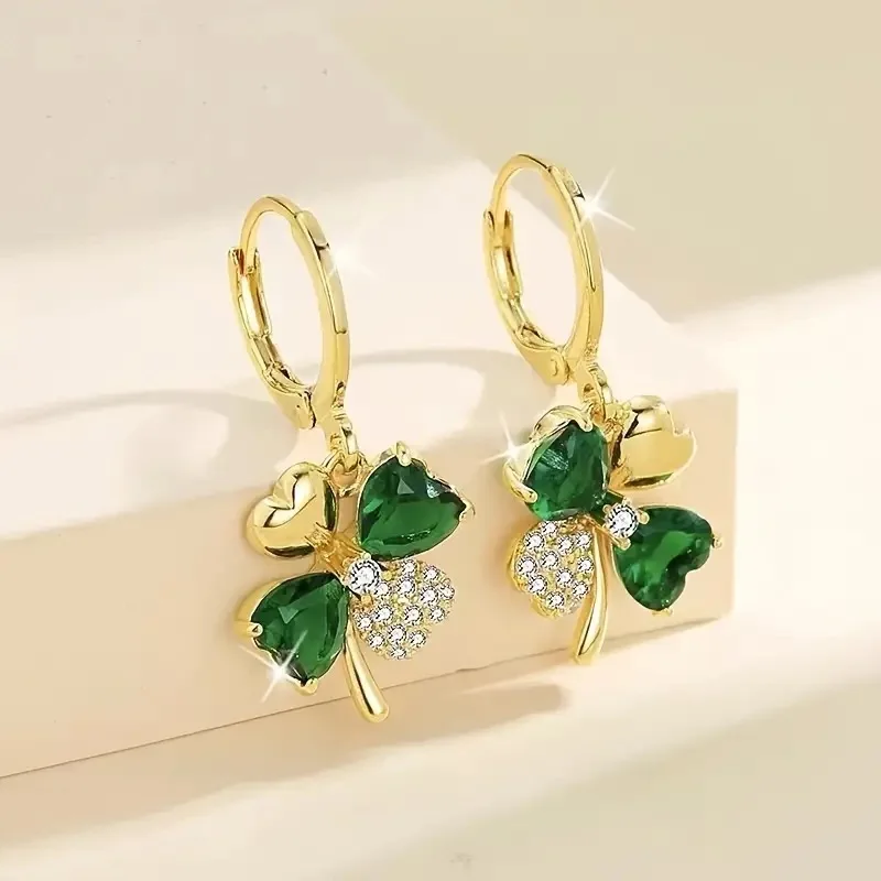 2024 New Fashionable and Unique Clover Summer Light Luxury High End Earrings and Ear Buckles