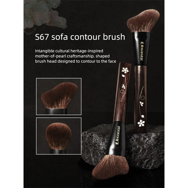 pinceau-de-contouring-reverse-reverse-age-s67-forme-ondulee-s'adapte-au-contour-du-visage-pinceau-de-contouring-pour-les-cotes-du-visage