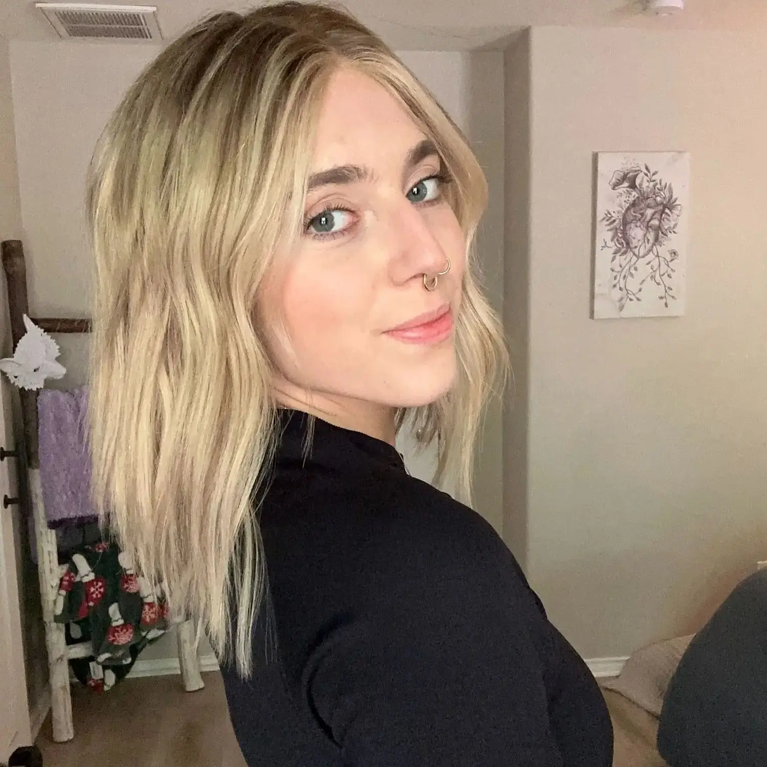 Luxury Wig Middle Part Ombre Blonde Synthetic HD Lace Front Wig Shadow Roots 180% Density Shoulder Natural Wave Wigs Top Sale