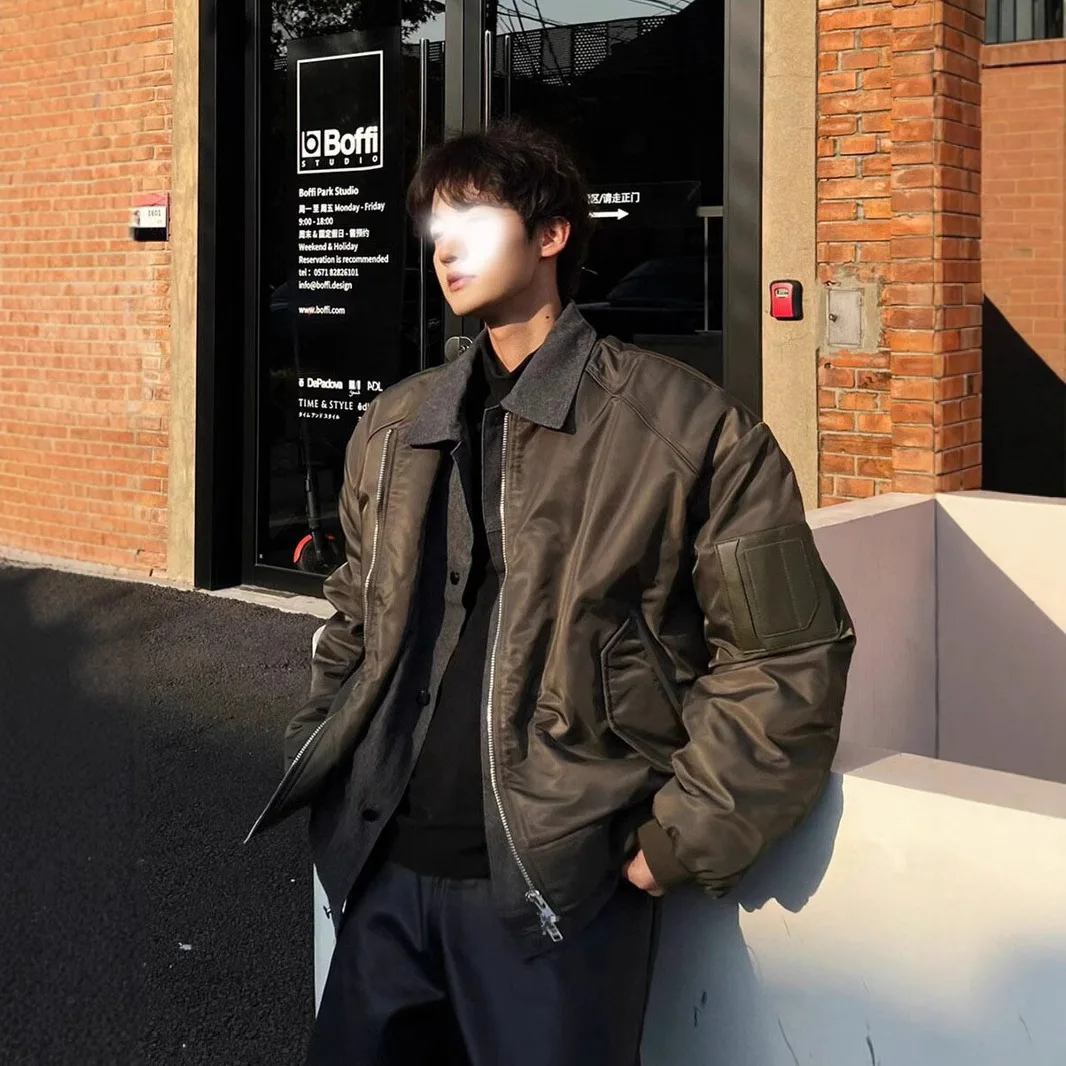 

Военная зеленая лоскутная искусственная короткая куртка-бомбер из двух предметов, мужская осенне-зимняя бейсбольная куртка с лацканами, дизайн из хлопка