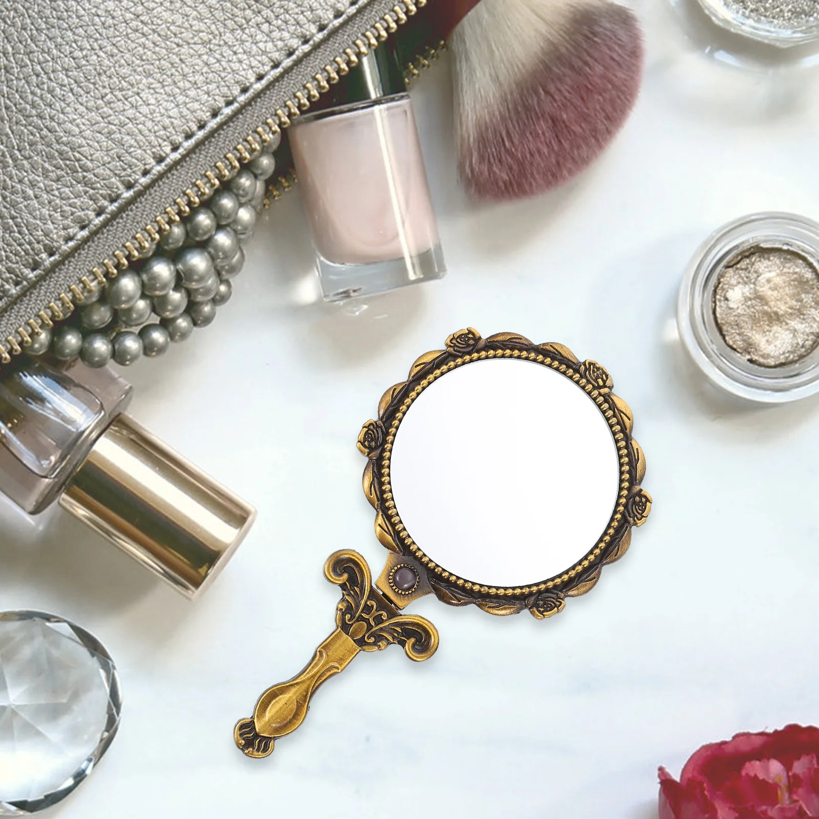 Lusterko do makijażu z uchwytem, składane, kreatywne, retro, metalowe, podróżne, kompaktowe, przenośne.