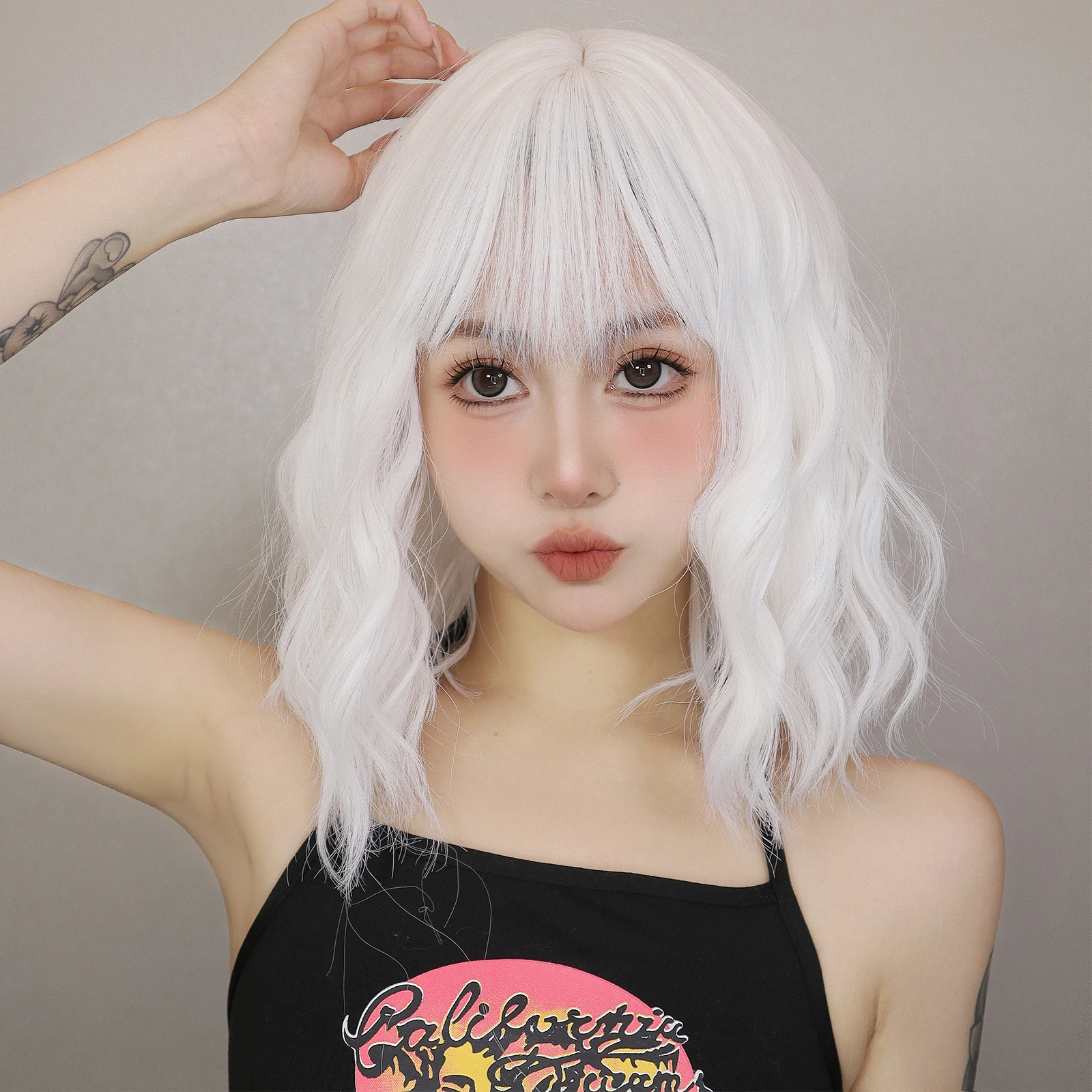 Short Wavy Soft Wigs with Bangs Daily White Colorful Synthetic Hair for Women Natural Cosplay Party Wigs High Temperature Fiber