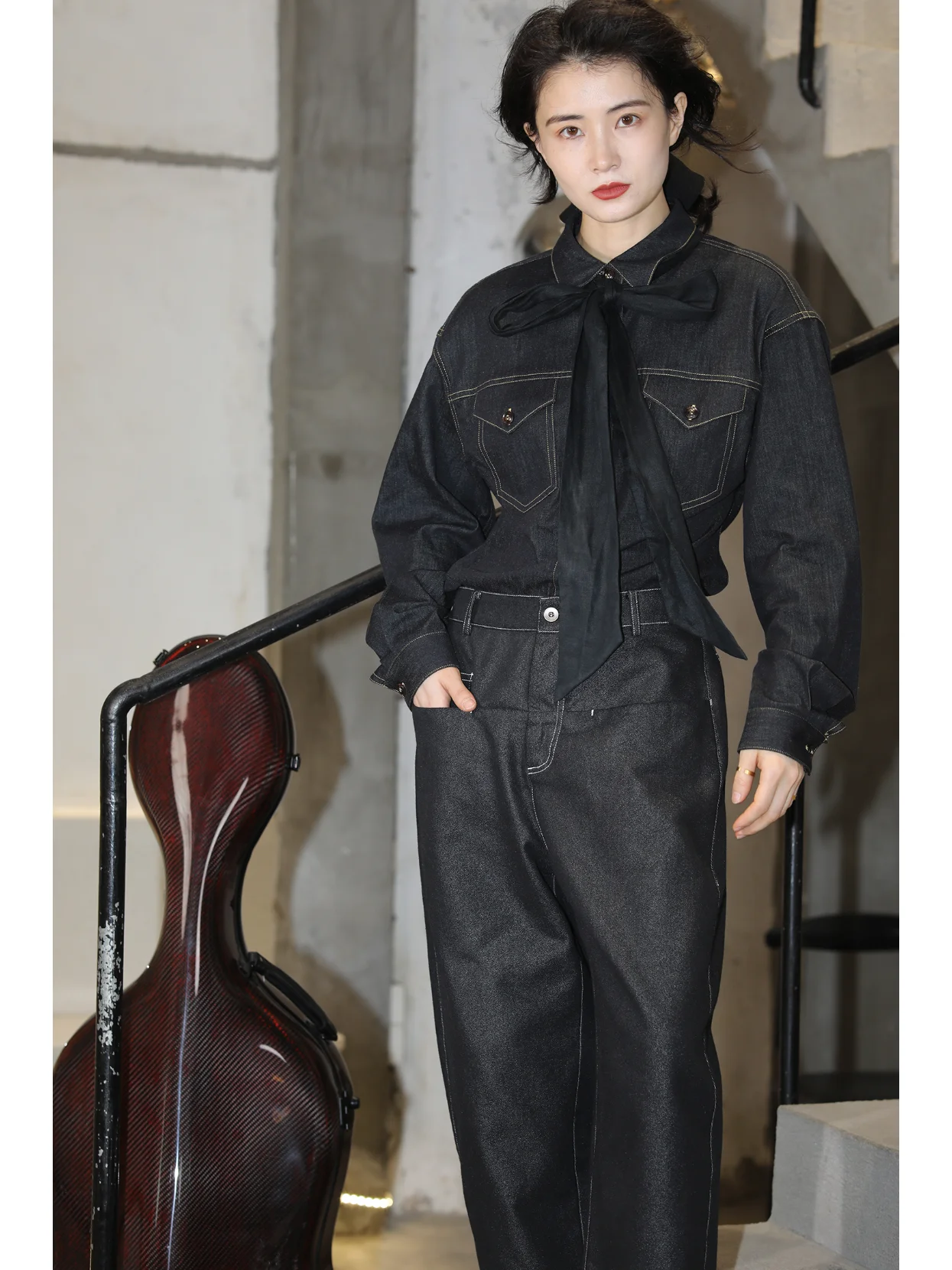 

Джинсовая куртка SayFir Knight: теплая, однотонная, с контрастной строчкой, свободного кроя, для повседневной носки, из хлопка...