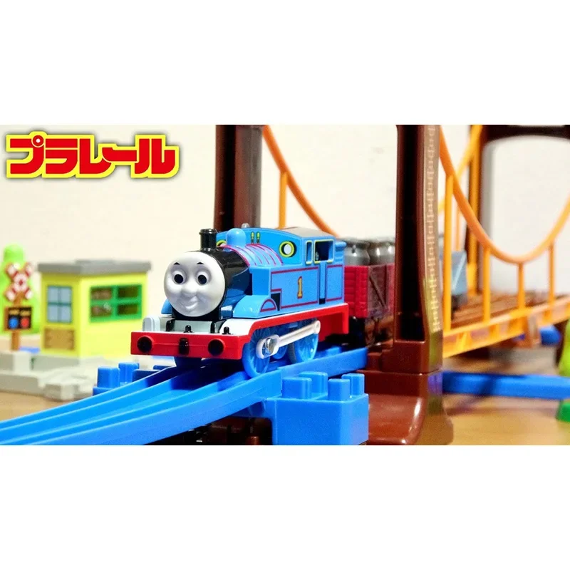 TAKARA TOMY Pule Road Thomas Suspension Bridge Set Nieuwe elektrische treintje met spoorjongenspeelgoed, verjaardagscadeau voor kinderen