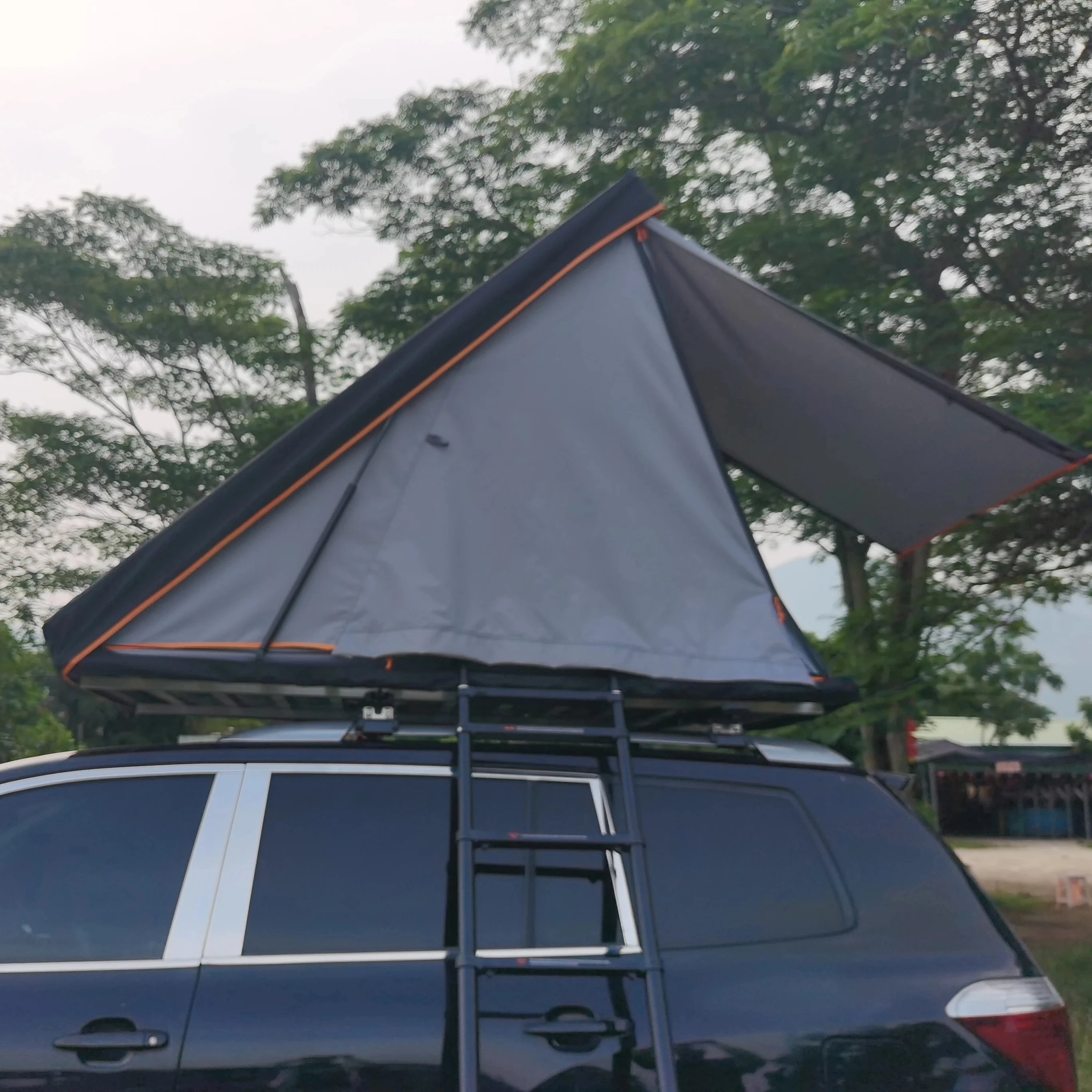 

2-person Overland Light Shell RoofTop Tent Outdoor Camp Offroad Roof Tent with Ladder Mattress Automatic Roof Top Tent