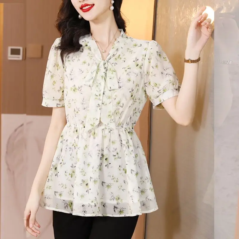 

Chiffon Shirt Short-sleeved New Style Floral Covers There Duces Age