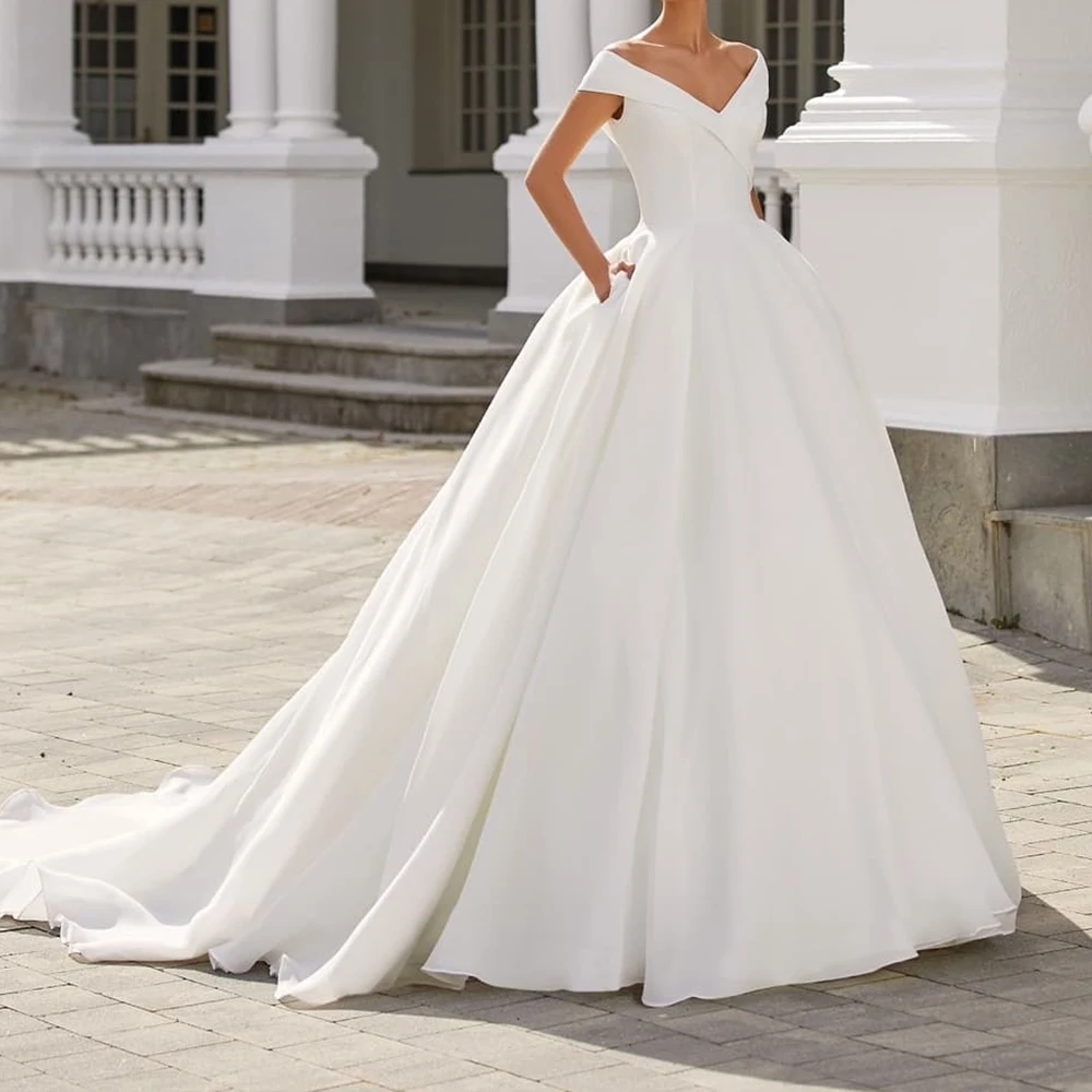 

Elegant A-Line Off the Shoulder Chiffon Wedding Dress Chapel Train V-Neck Floor Length Ball Gown Classic Sleeveless Solid Color