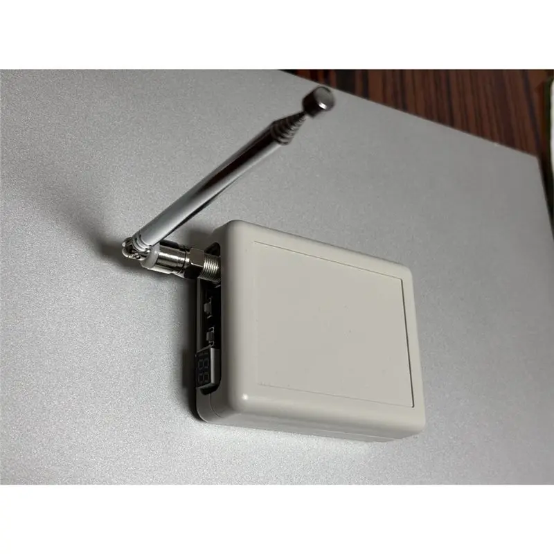 LED Display Adjustable Audio Video Transmitter Analog TV Signal Transmitter VHF UHF FM Signal Generator Image W Antenna