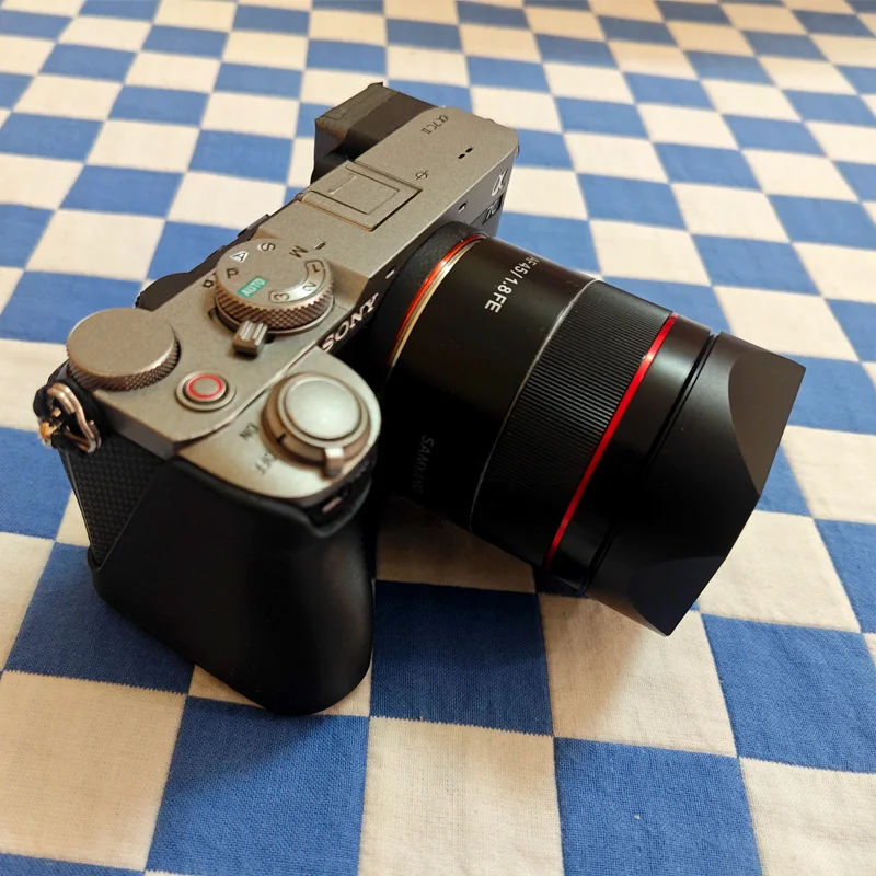 غطاء لين مربع حربة معدنية لهاتف SAMYANG / ROKINON AF45mm F1.8 AF35MM F2.8 FE يأتي مع غطاء معدني