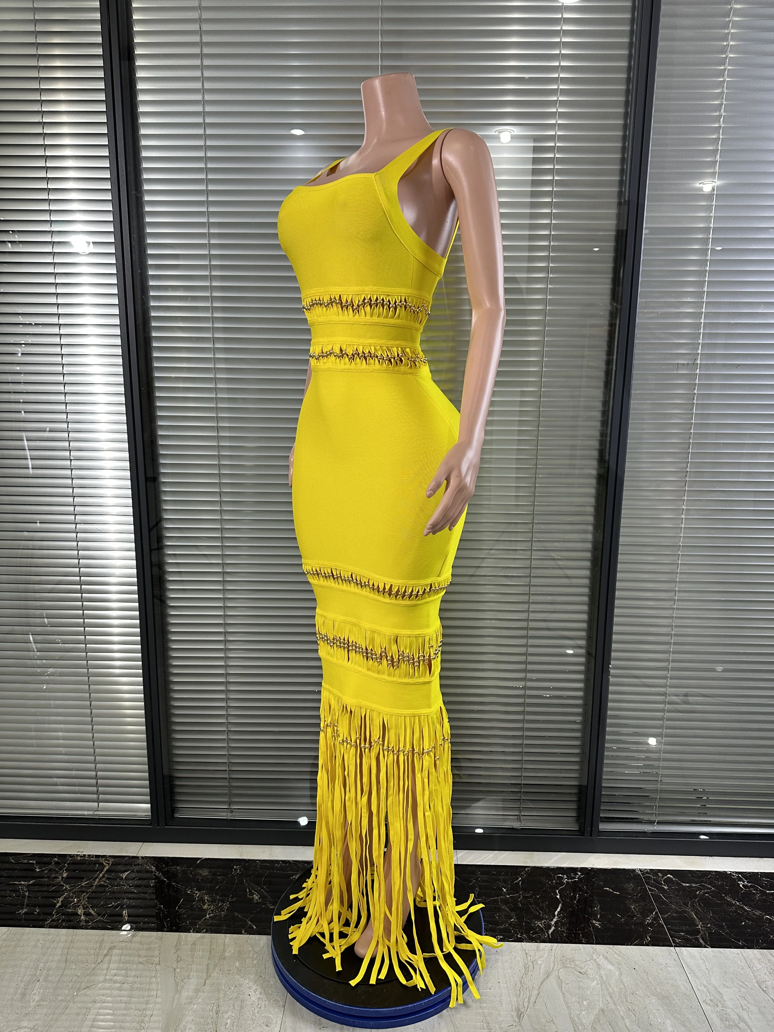 Abito da donna lussuoso senza maniche sexy con colletto quadrato scava fuori aderente lungo nappa aderente con fasciatura elegante ufficio da sera per feste