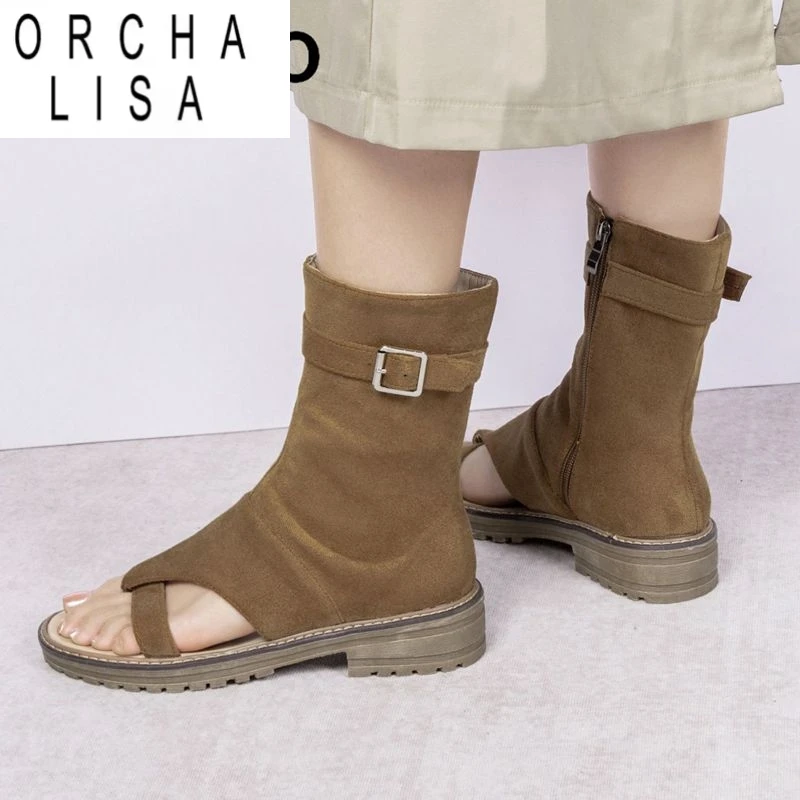 

ORCHA LISA Модные женские сандалии с застежкой на носок из флока, замша на плоской подошве, застежка-молния, пряжка, повседневная обувь до середины икры, большой размер 46 47 48 Roman Stye