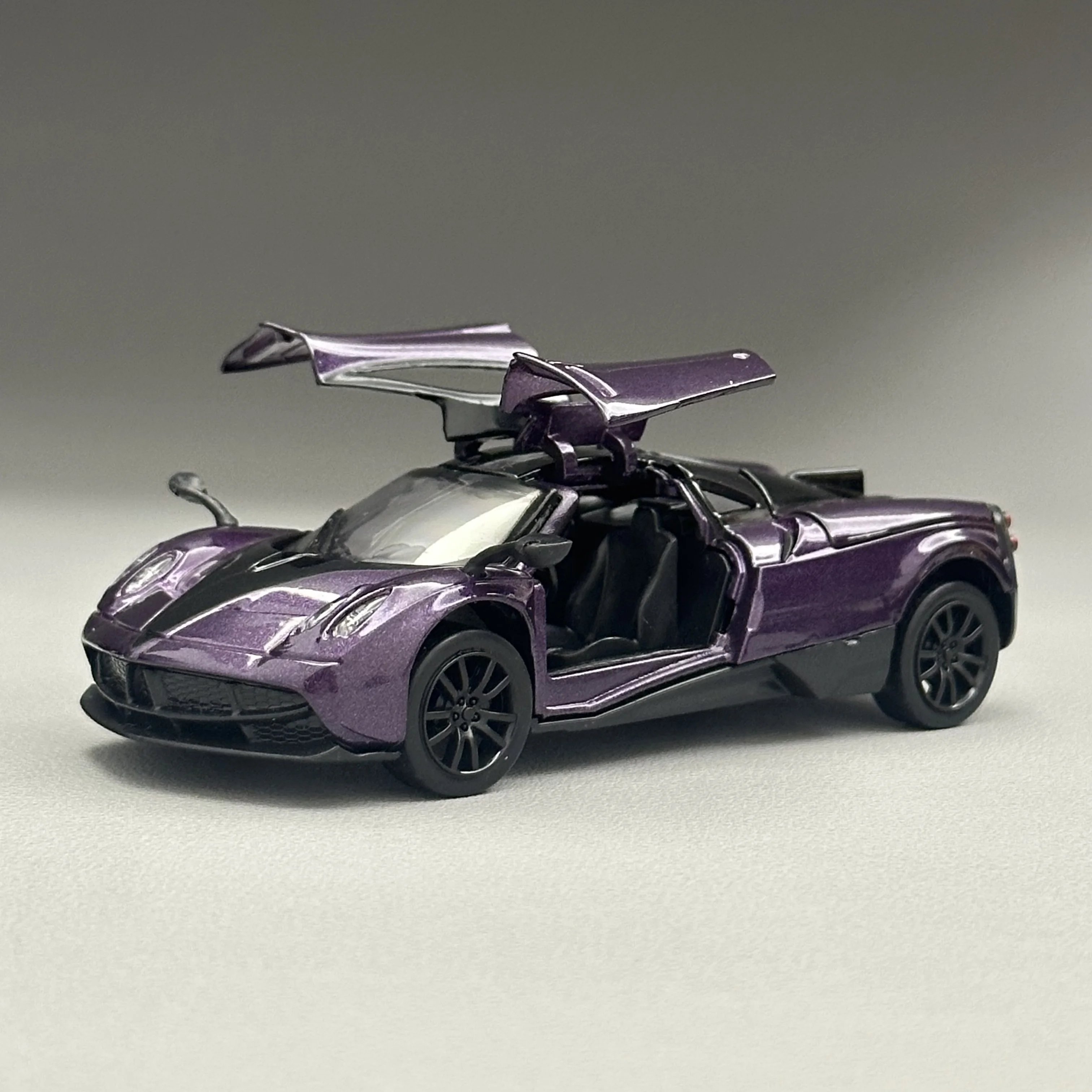1/36 Diecast Alloy Supercar Model Toy Metal Body with Opening Gullwing Doors Rear Engine Cover Pull Back Function for Collection