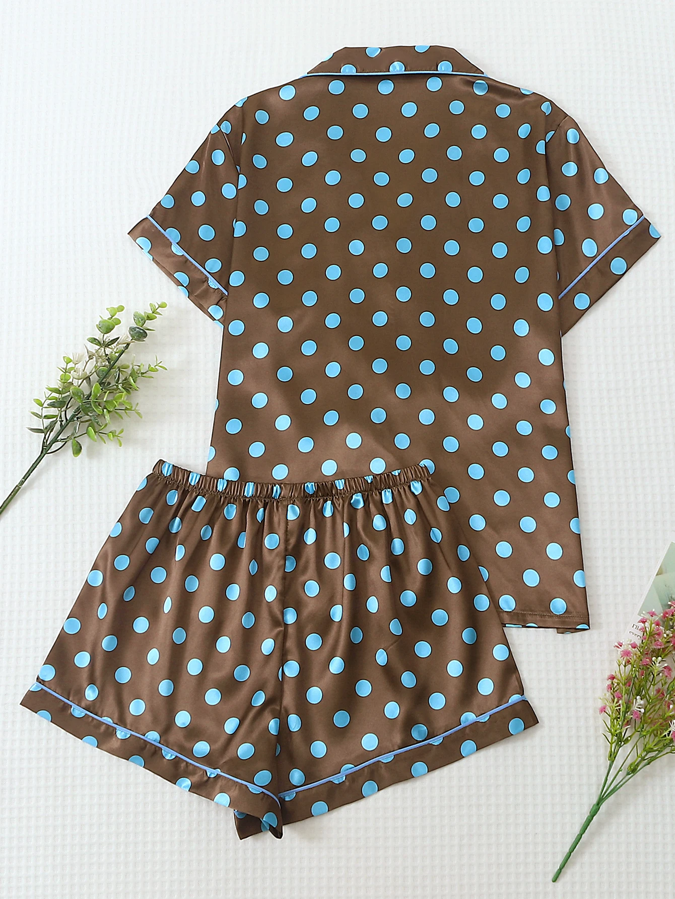 Two-Piece Set of Comfortable Satin Blue Polka Dot Print Lapel Button-Up Short-Sleeve Top with Pockets and Bow Shorts, Spring and Summer Women's Pajama Loungewear Set Suitable for Home Use