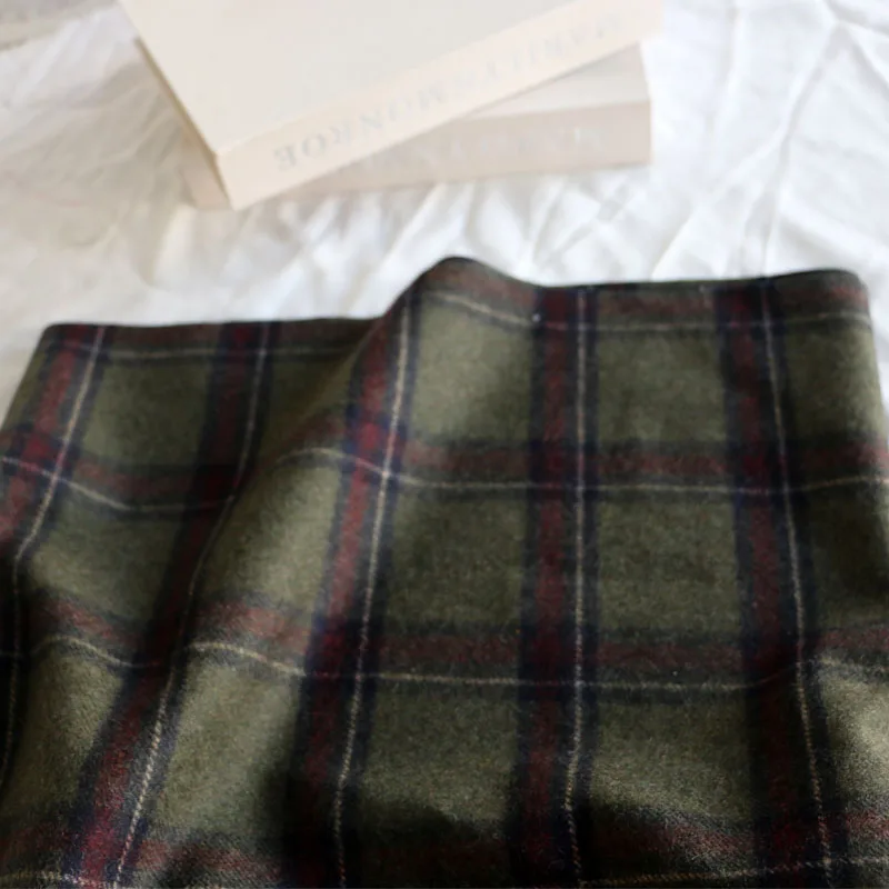 Classic Autumn and Winter Warm Plaid British Style Unoutdated Woolen Woolen Clothing Fabrics Cloth Diy