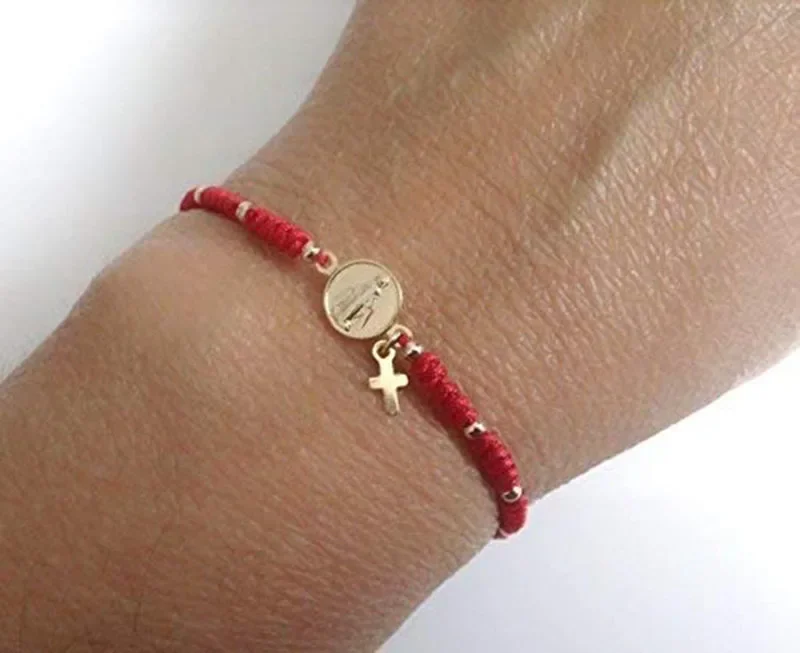 1 medalla de la Virgen María en una pulsera ajustable de hilo rojo con diseño de la Virgen de la Milagrosa