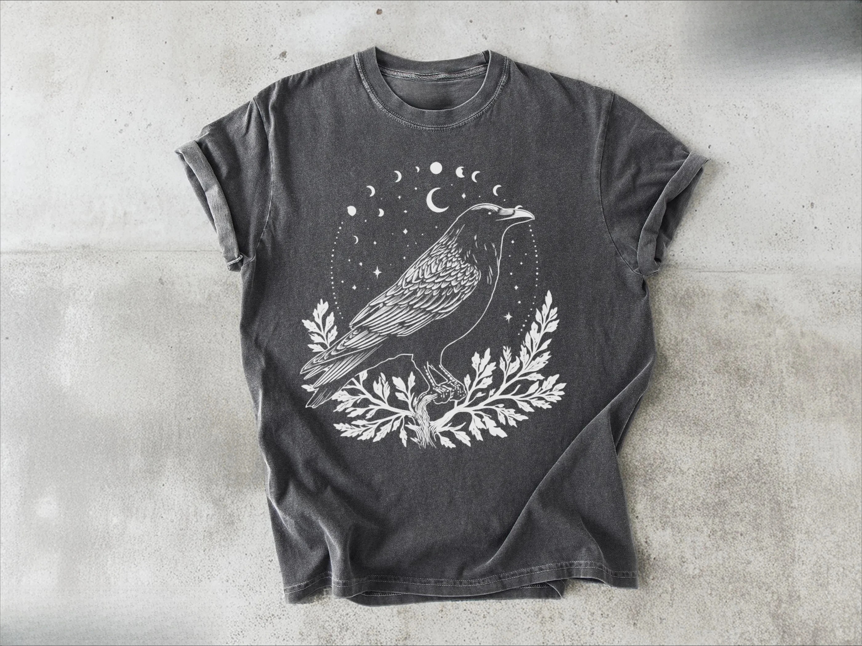 Raven Moon Phases Comfort Colors T-Shirt: Gothic Celestial Tee Graphic T Shirts Retro Streetwear Short-sleeved Men's T-shirt