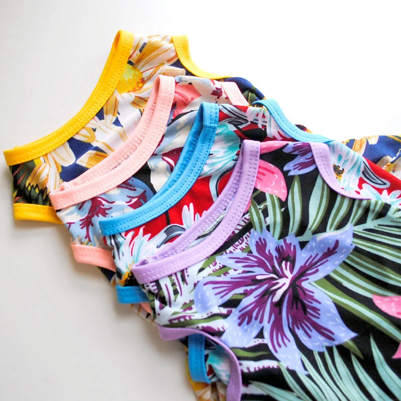 Ropa de verano para perros sin mangas con capucha floral