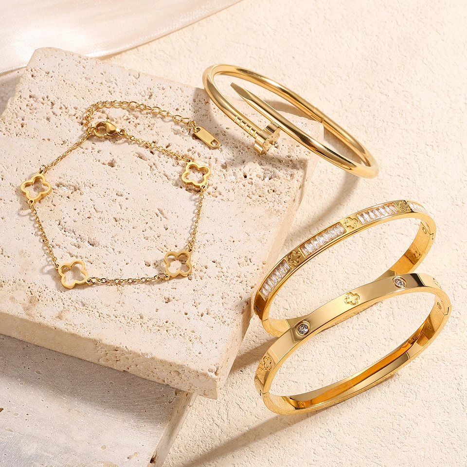 18k vergoldeter Edelstahl Vier Blatt Kleie Armband Set für Paare Urlaubsgeschenk tägliche Tragen Mode Schmuck