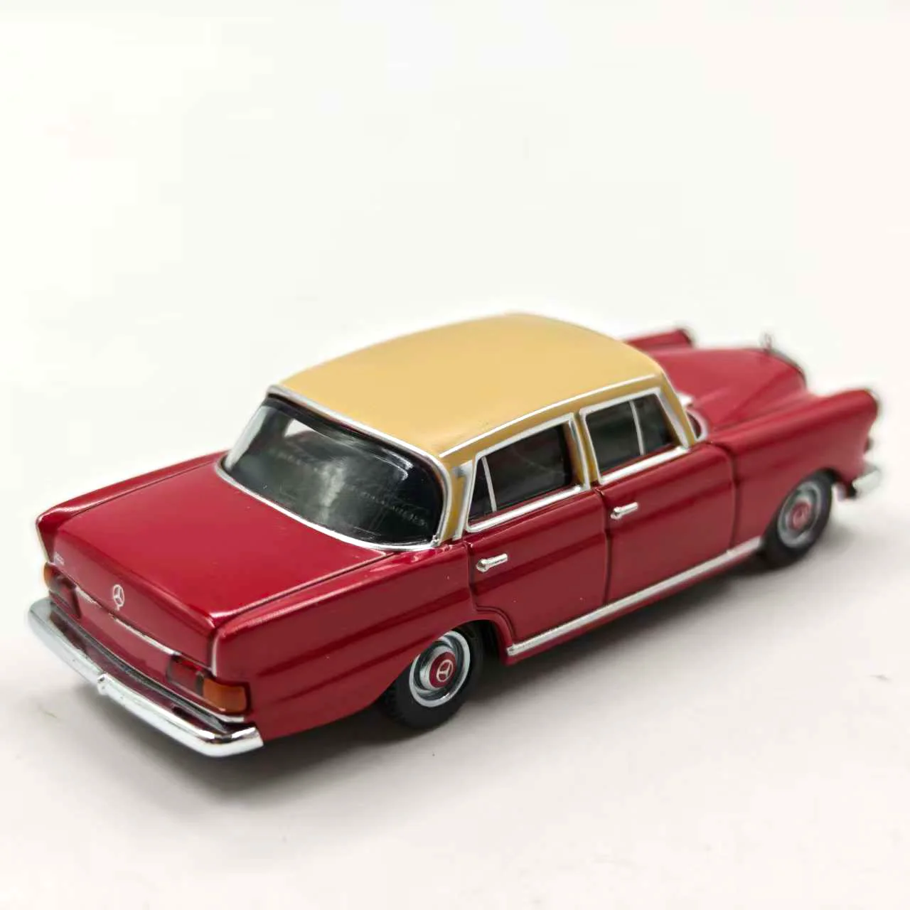 Herpa 1/87 Skala Benz 200 W110 – Vintage Toys Collection recenzja i cena