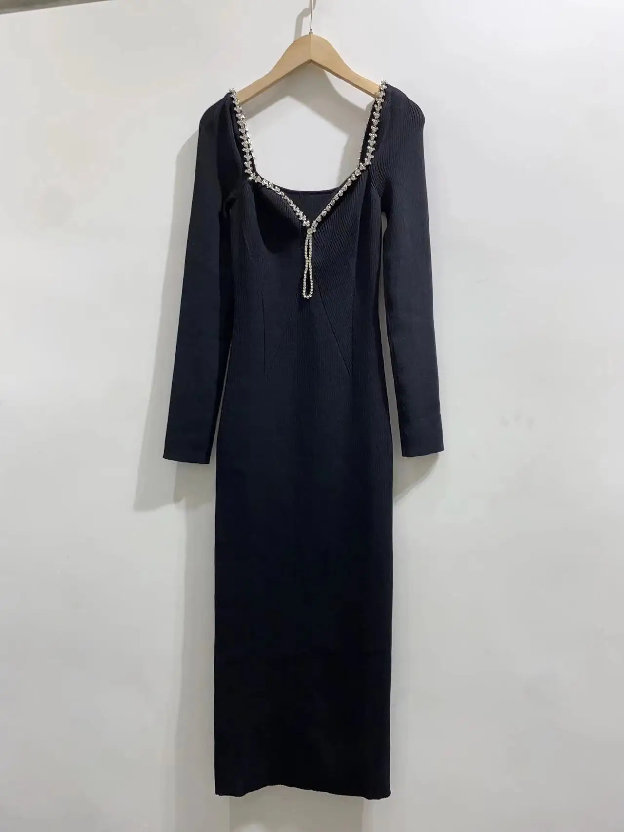 Vestido Maxi com recorte preto feminino, manga longa cristal, gola V