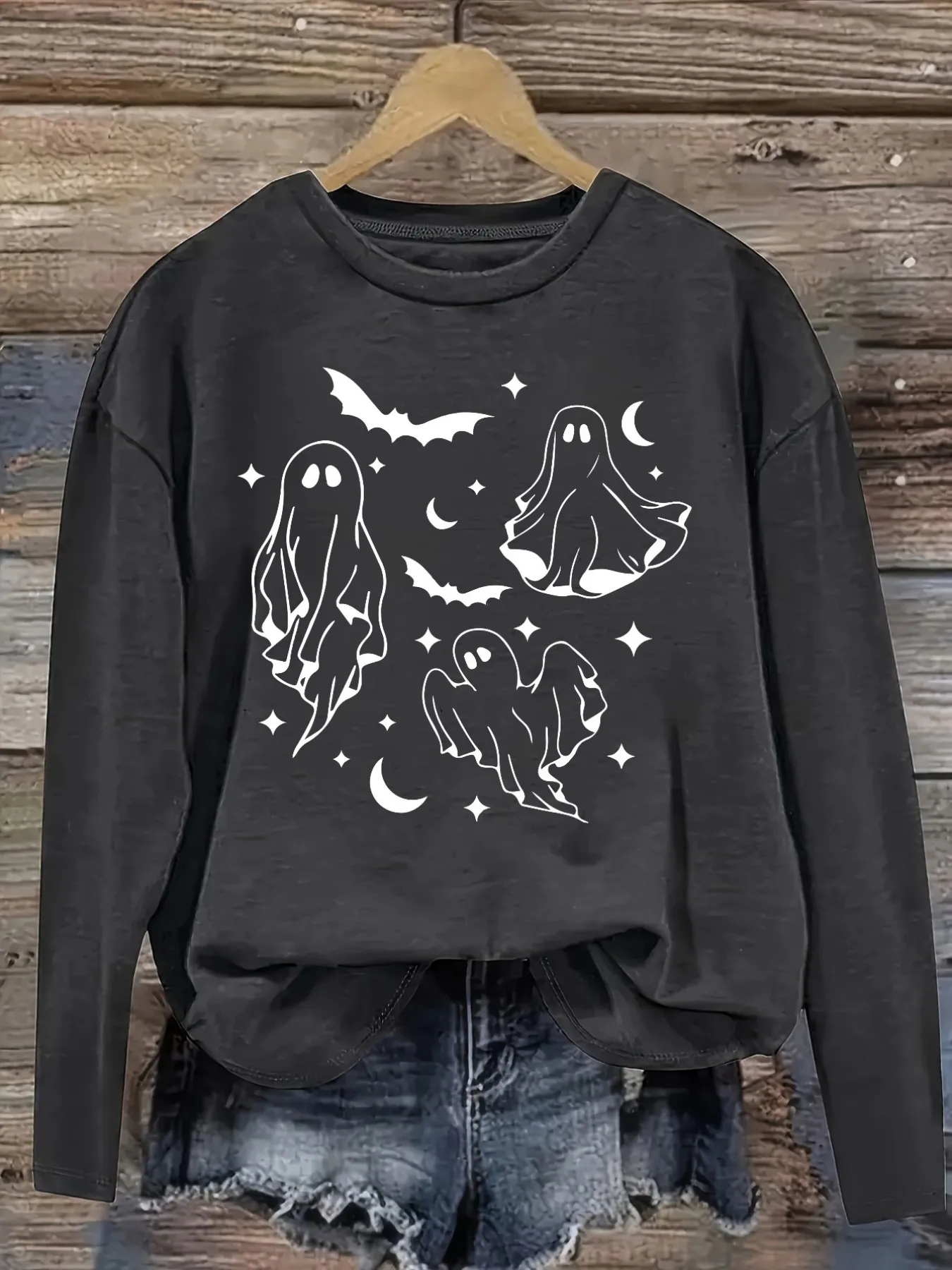 Women's Casual Long Sleeve Crew Neck T-Shirt Ghost Bat Moon Star Print Design, Round Neck Women's Clothing, Machine Washable, Slightly Elastic, Loose Fit, Spring Autumn Winter Women's T-Shirt, Halloween Costume Outfit