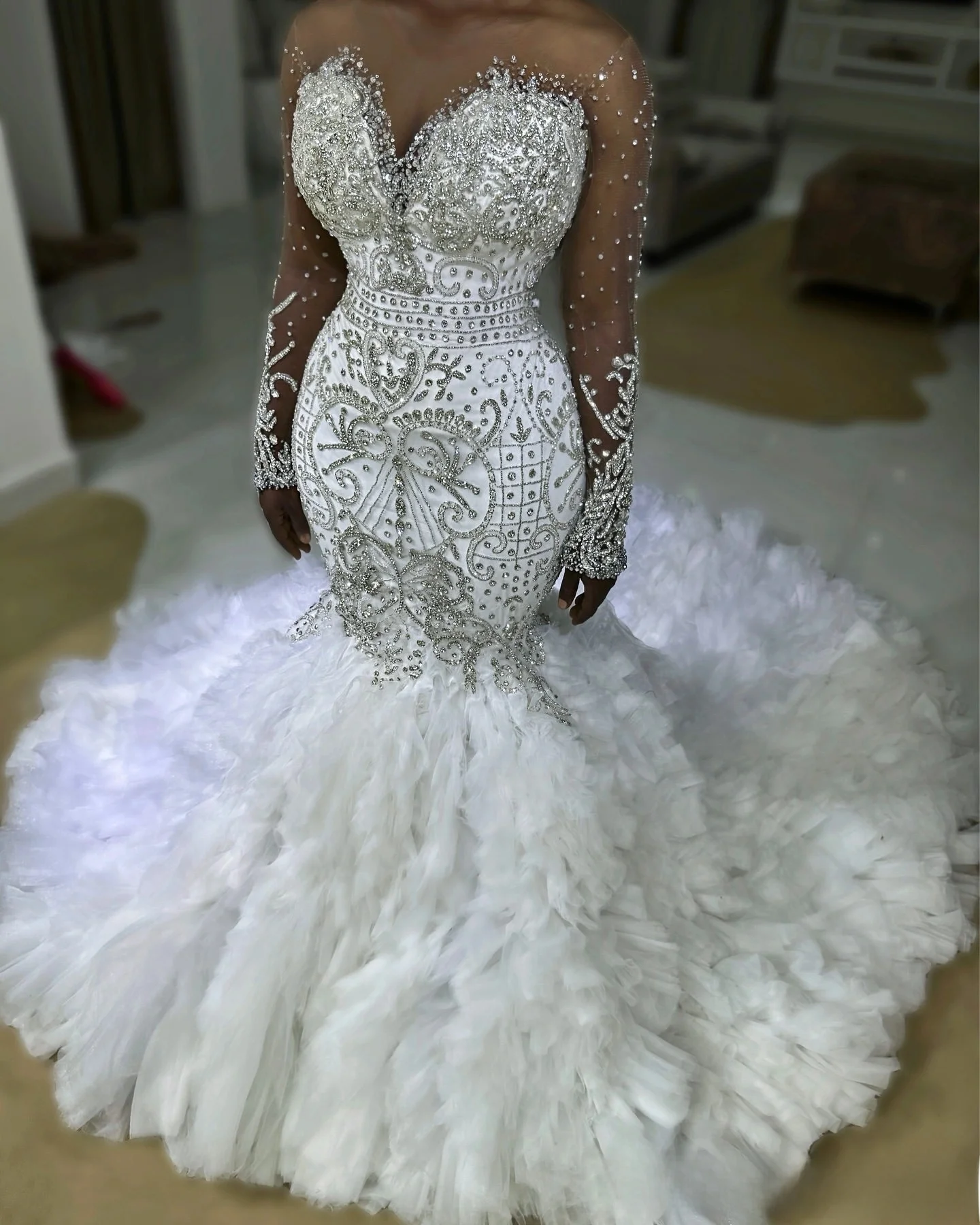 

Customized Shinny Heavy Beads Crystals Wedding Dress Sweep Train Vestidos Noivas Full Sleeves Tiers Luxurious Bridal Gown