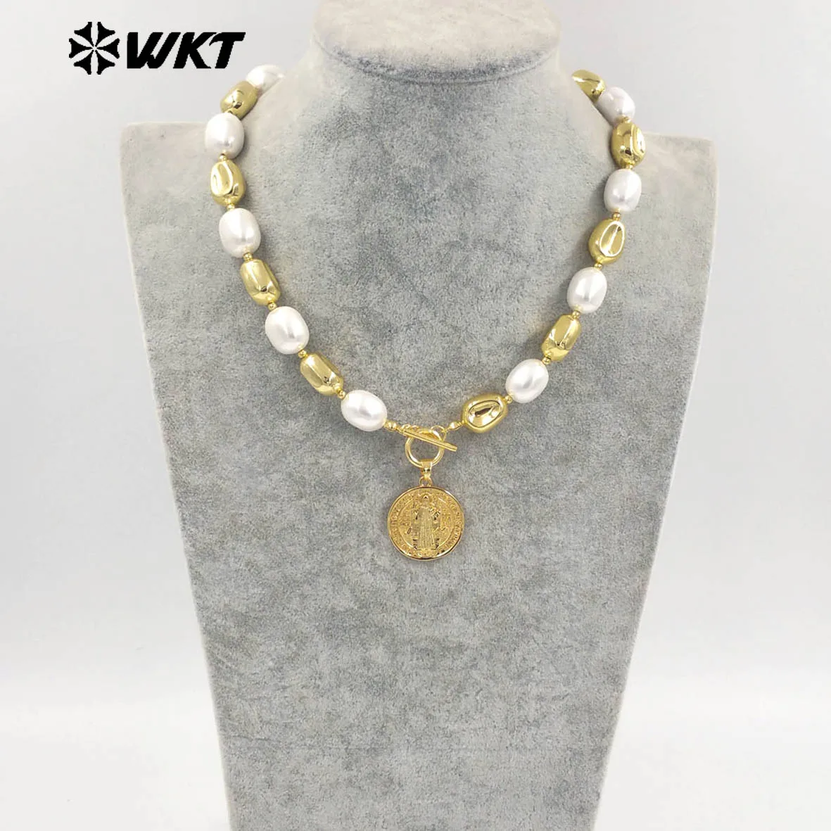 

WT-JN303 Customize 18K Gold Plated And Silver Round Flat Pearl Beads Religious Shell Necklace Fashion Special Jewelry For Ladies