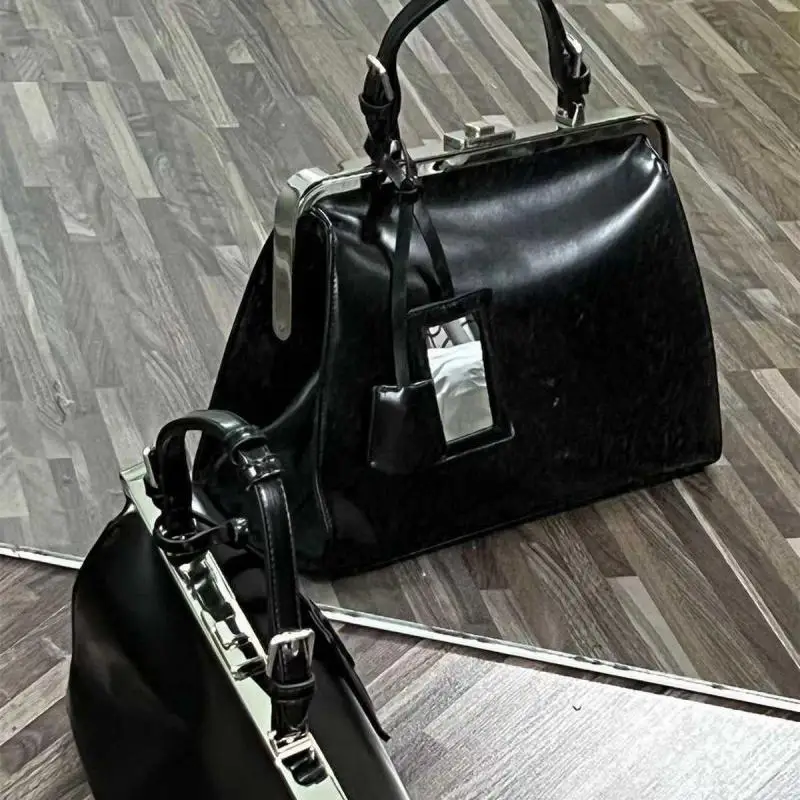 Vintage And Fashionable Metal Clip Handbag With Patent Leather Glossy Surface Casual And Versatile, Large Capacity Crossbody Bag