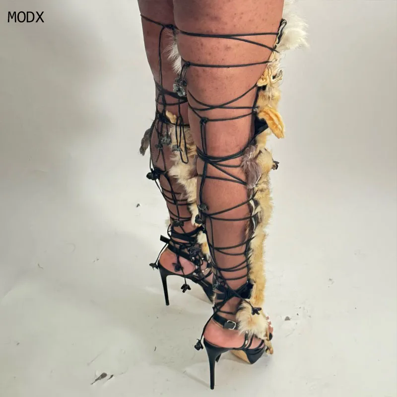 2025 Sandalias largas sexis con hebillas de cinturón de piel marrón para mujer, zapatos peludos de tacón alto finos con tiras sexis, sandalias para mujer 44