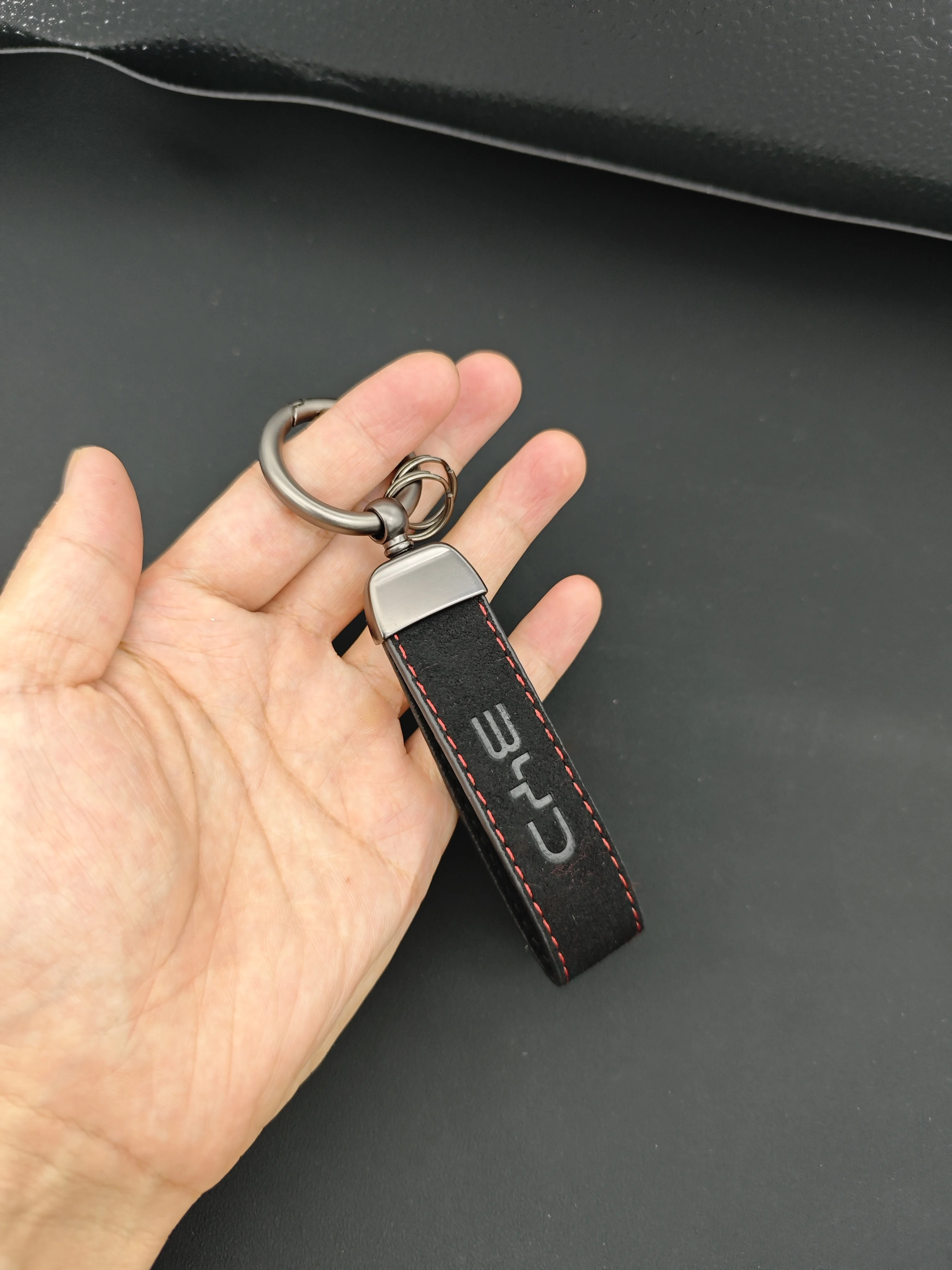 2025 جلد الغزال سيارة المفاتيح BYD شعار رسائل شعار شارة كيرينغ ل BYD القرش 6 سيليون 7 Atto 3 Act ليوبارد 5 اكسسوارات