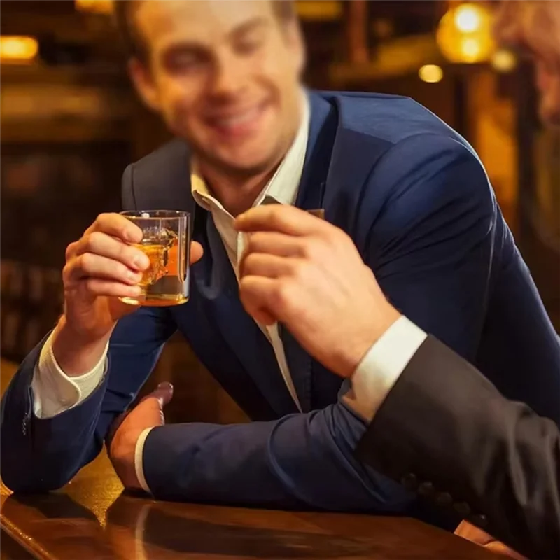 ABKP-Regali da uomo Decanter in vetro squisito Set di bicchieri da whisky Dispenser di vino Bar Contenitore per bere Bottiglia di vetro