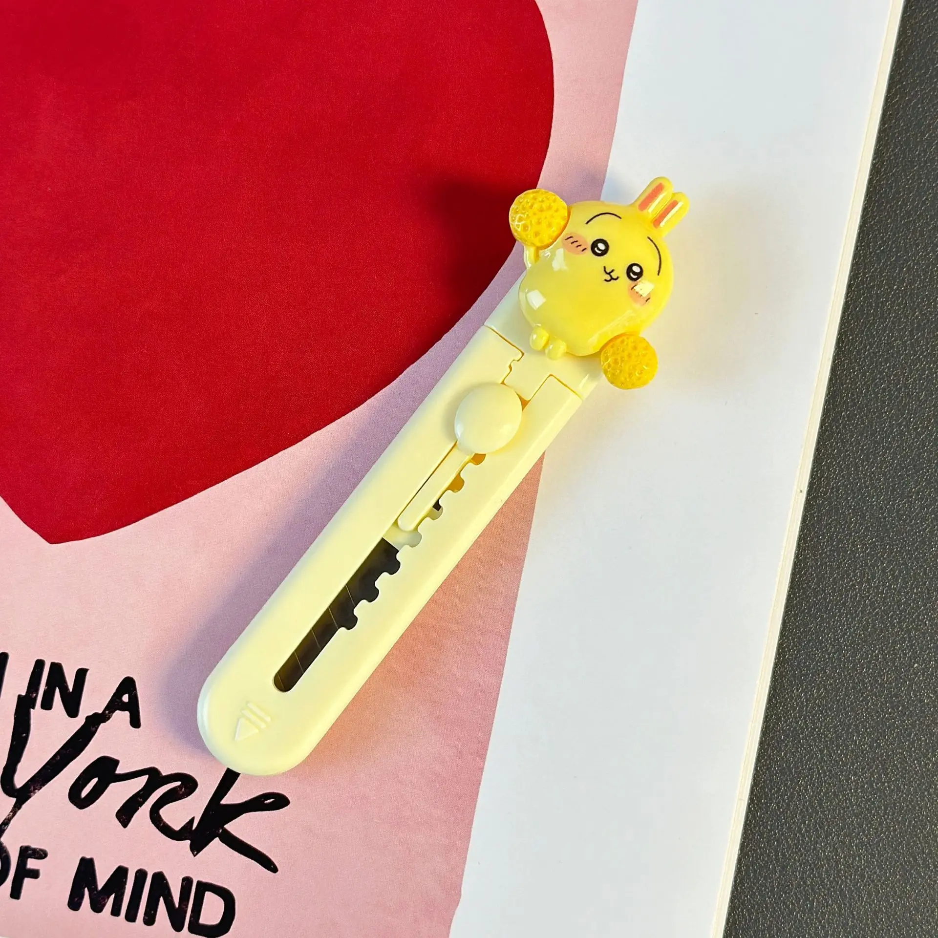 ckw Mini-Universalmesser Niedliches Usagi Hachiware Einziehbares Kartonmesser Tragbares Kleines Kunstmesser für Umschläge & Pakete – Detail 7
