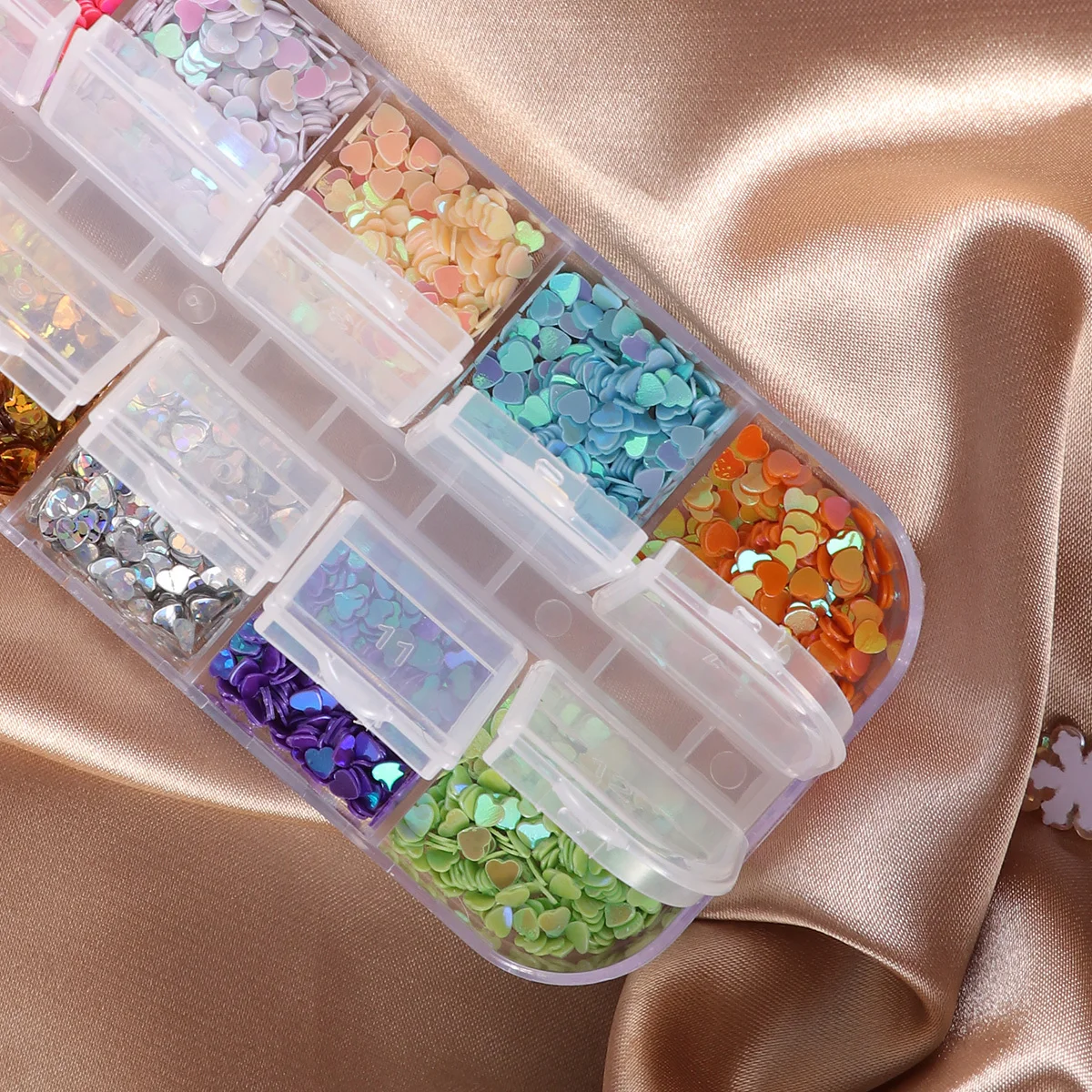 12 فتحة ملونة على شكل قلب ملصقات فنية للأظافر يمكنك صنعها بنفسك لعيد الميلاد والهالوين وحفلات أعياد الميلاد وملصقات الأظافر #1