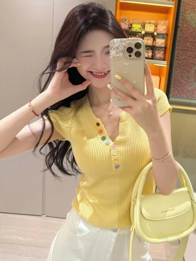 New Dopamine Wearing Color Button Shoulder Pink Short Sleeved T-shirt for Women's Slim Fit Short V-neck Top Head Over Style