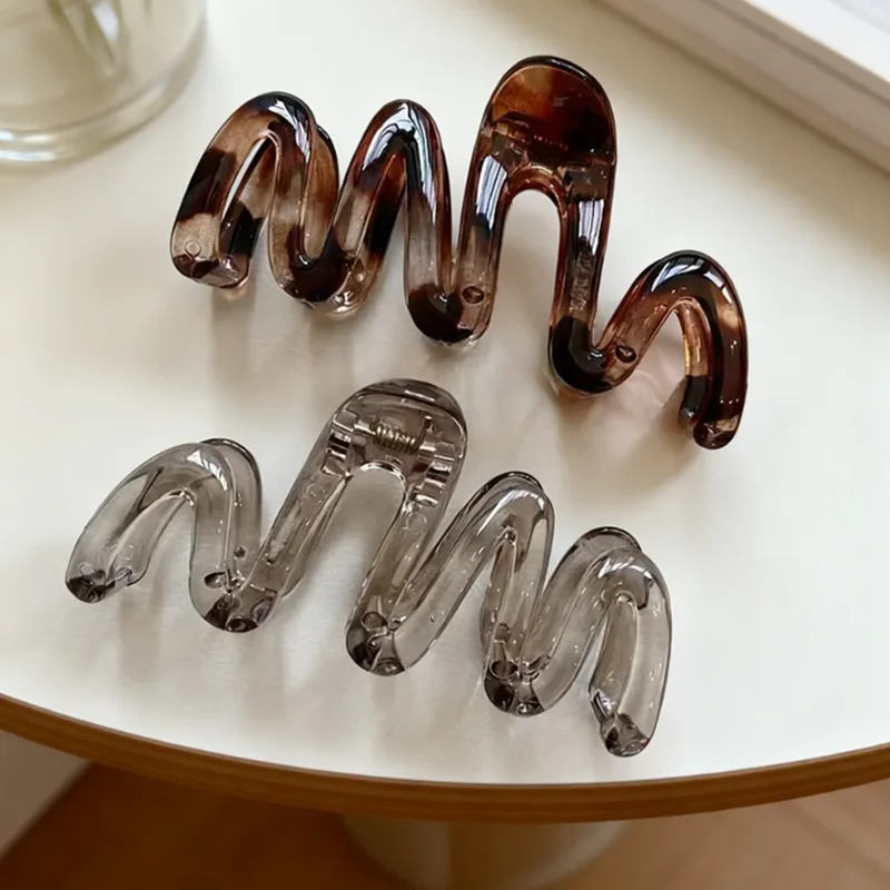 Women's Wavy High Glossy Amber Brown 11cm/4.33in Large Lightweight Plastic Hair Clip Elegant Minimalistic Hair Accessories