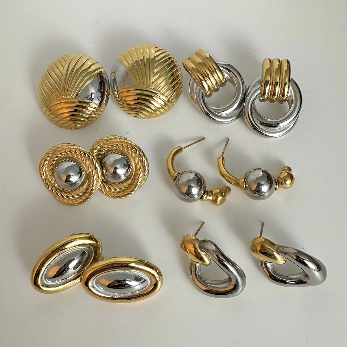 Uworld Goldfarbene und silberfarbene Ohrringe, geriffelter quadratischer Fächer, gemischte Metallohrringe, zweifarbig, Art-Deco-Revival, modernistische Stat