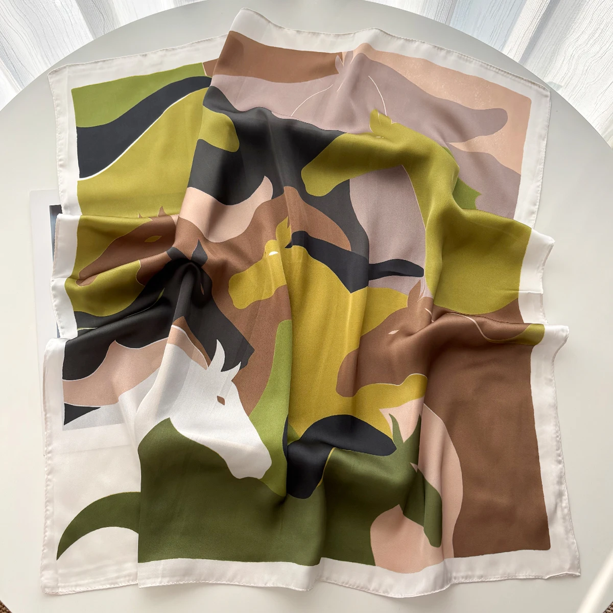 Quadratischer Schal aus Seide, Blumendruck, Halstuch, Bandana, Damenschal, Schals, Wickelkopf, Haarband, Krawatten, 2026, Damen – Detail 5