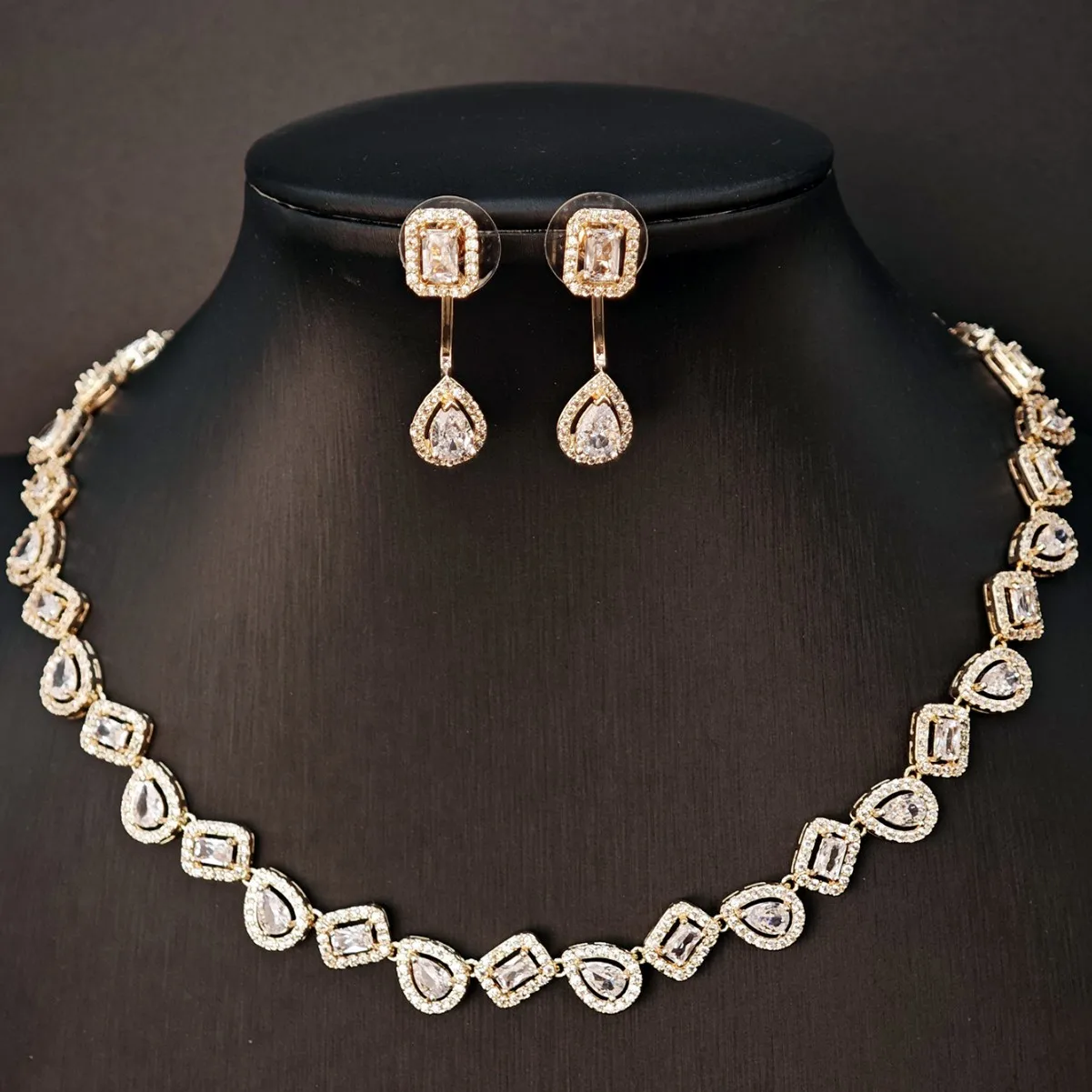 

Light Luxury Geometric Cubic Zircon Jewelry Set Necklace Earrings Elegant Women Bridal Engagement Evening Party Accessories