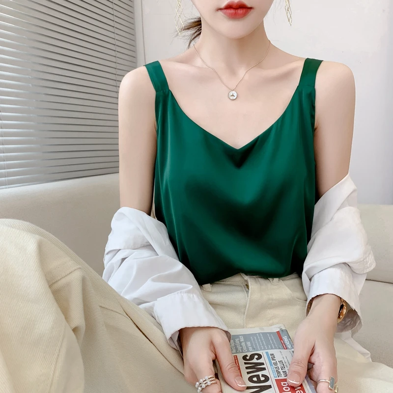 

Silk Camisole Ladies Summer Suit Inside V-Neck Satin Bottoming Vest 2024 Thin Loose Sleeveless Sling Silk Tops Small Shirt Trend