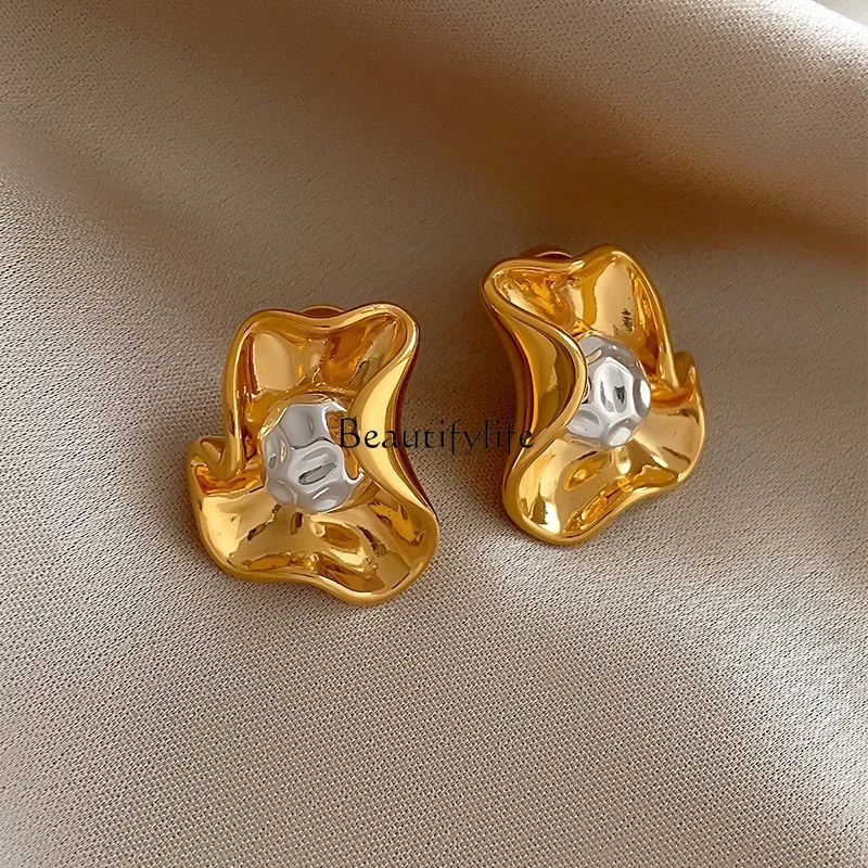 

Light luxury high-end temperament atmospheric contrasting color petal stud earrings simple and elegant flower earrings