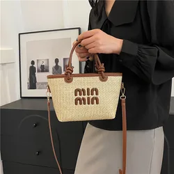 Stroh gewebte Schulter Umhängetaschen Sommer Frauen Strand tasche Messenger quadratische Hand Strohs ack Schulranzen böhmische weibliche Handtaschen