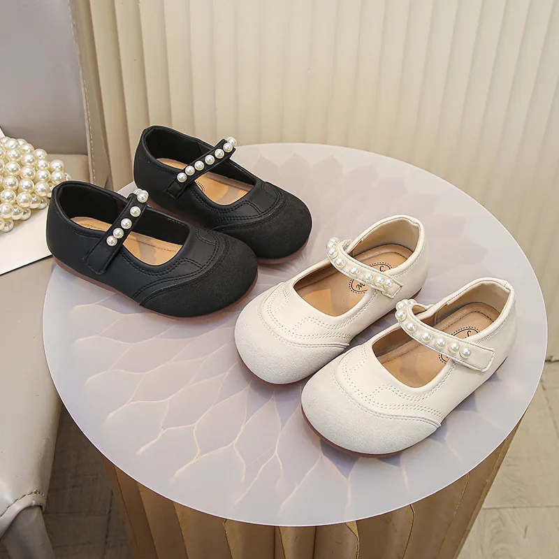 2026 Girls Leather Shoes Soft Kids Mary Janes with Beading Beaded Chic Princess Sweet Simple Children Flats White for Wedding