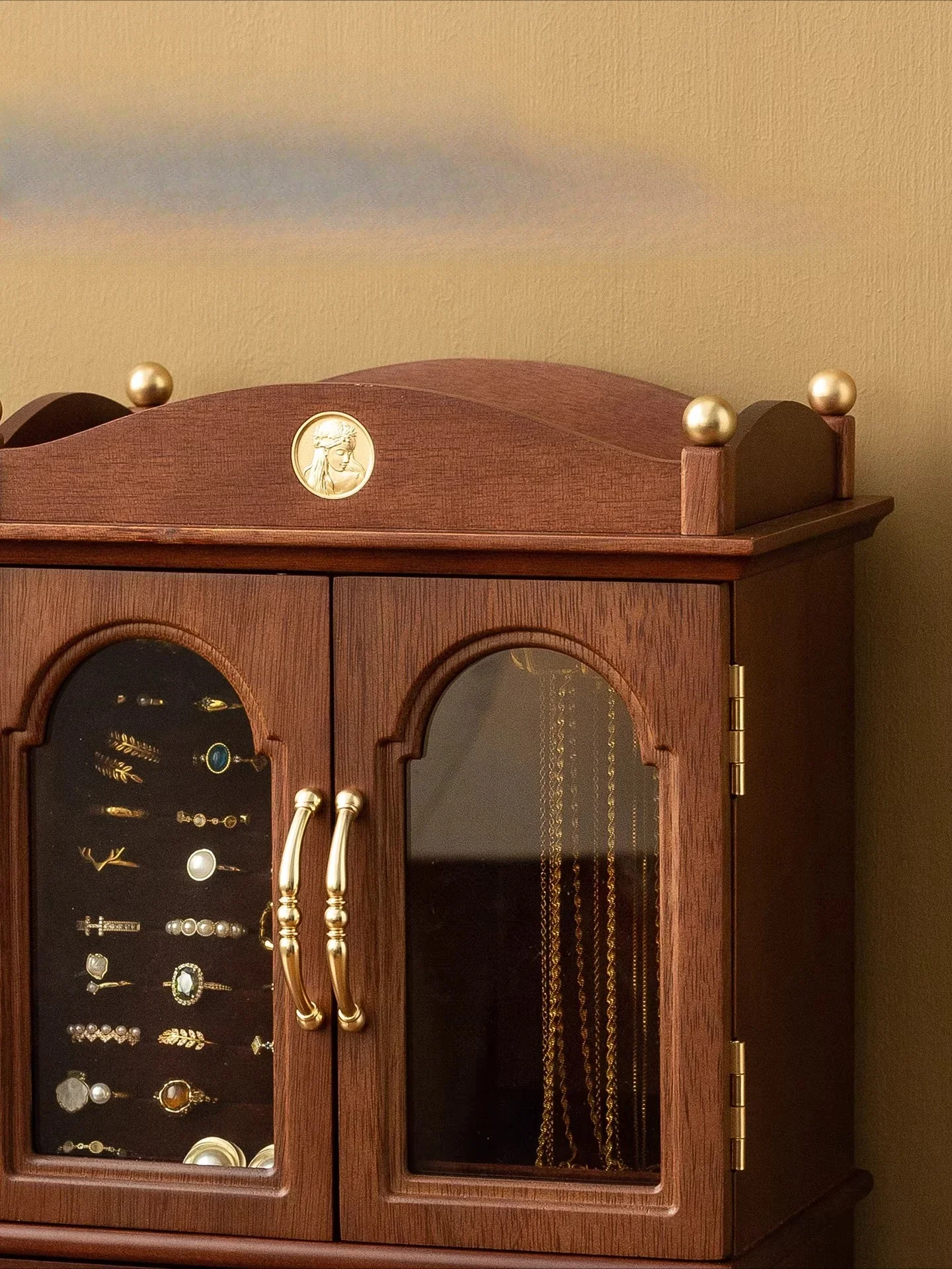 Retro jewelry box, light luxury high-end wooden jewelry necklace stud earring box.