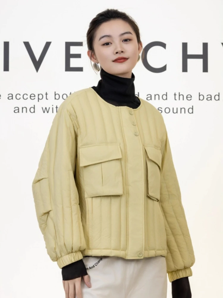 سترة عمودية مخططة لخريف وشتاء 2025 سترات نسائية قصيرة جديدة موضة Y2k جيب كبير فضفاض ورقيق 90 معطف منتفخ بطة بيضاء