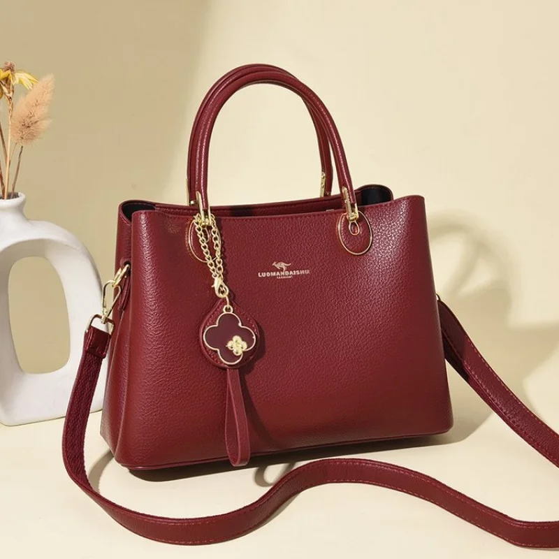 파리의 고급스러운 빈티지 스타일을 특징으로 하는 고급 가죽으로 제작된 고급 여성용 토트백 ​